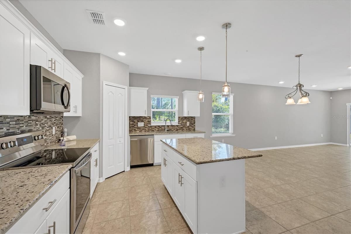 2179 W PRICE BLVD — photo 6 of 38