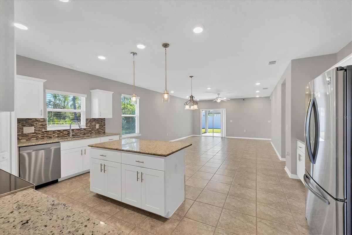 2179 W PRICE BLVD — photo 7 of 38
