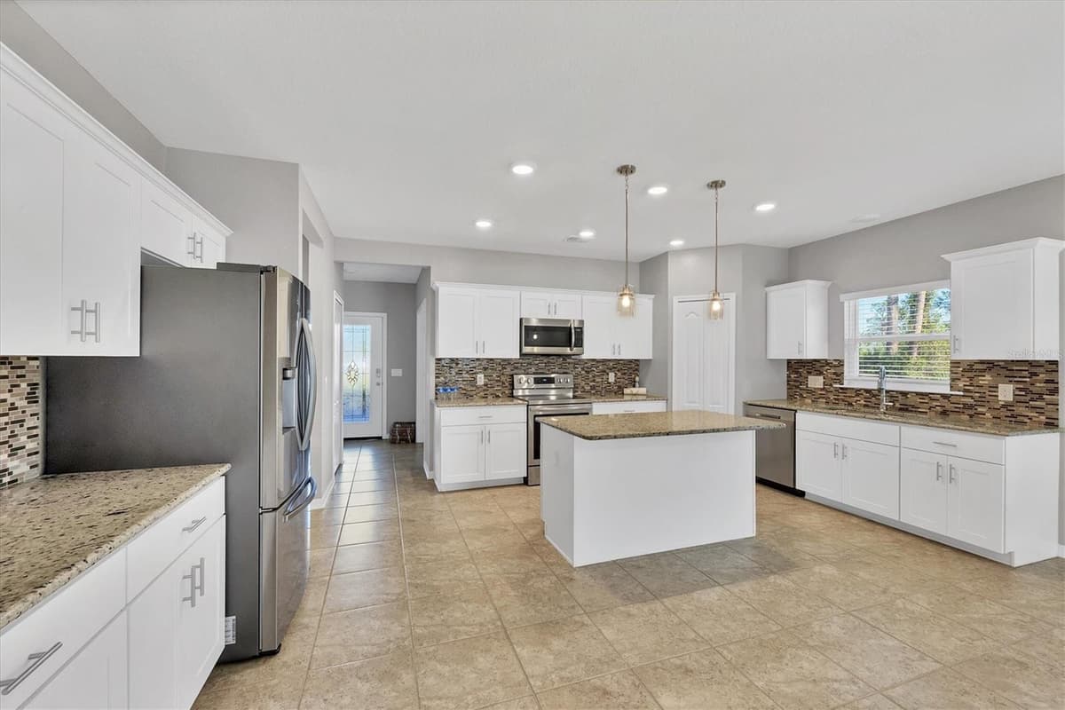 2179 W PRICE BLVD — photo 5 of 38