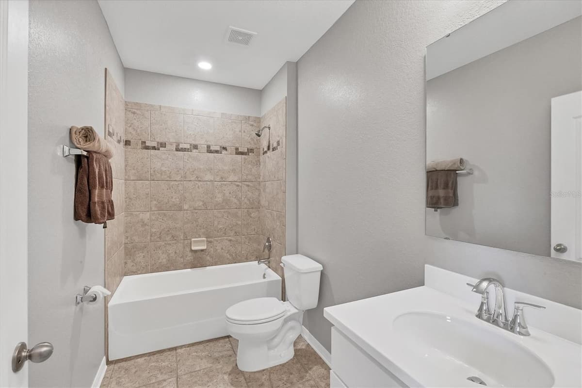 2179 W PRICE BLVD — photo 20 of 38