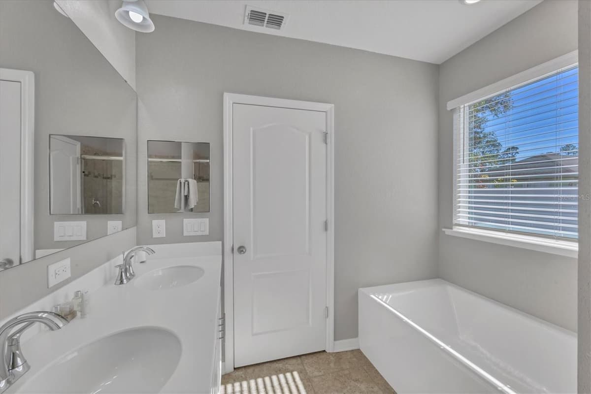2179 W PRICE BLVD — photo 22 of 38
