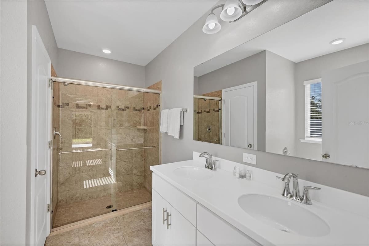 2179 W PRICE BLVD — photo 21 of 38