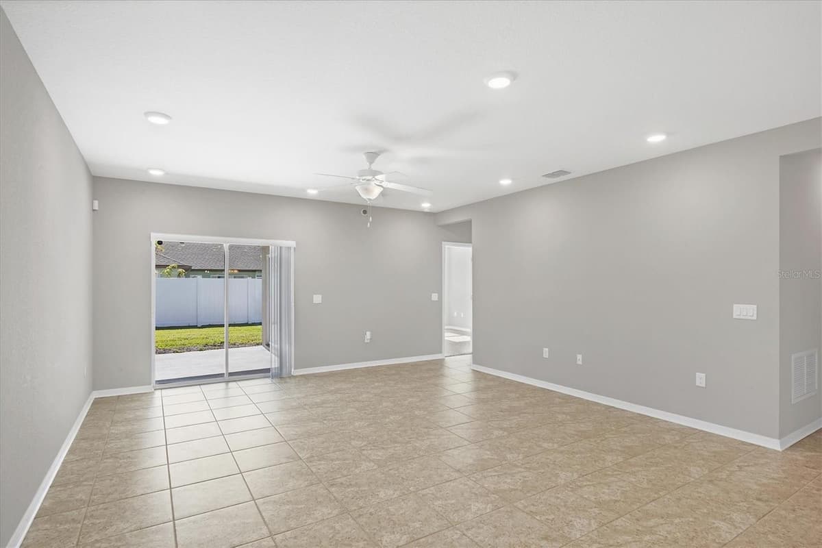 2179 W PRICE BLVD — photo 15 of 38