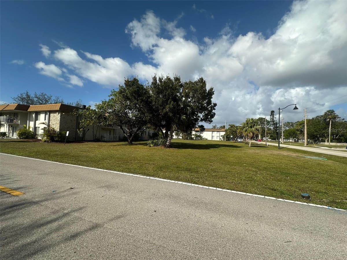 1830 MARAVILLA AVENUE — photo 55 of 65