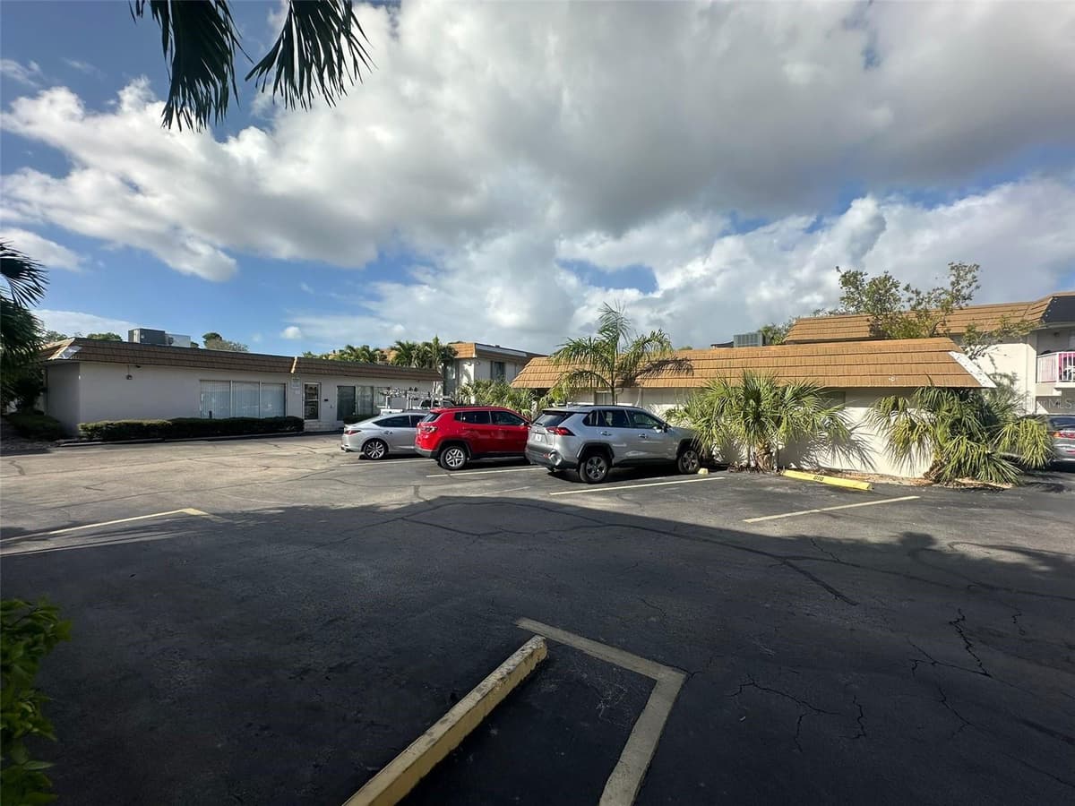 1830 MARAVILLA AVENUE — photo 46 of 65