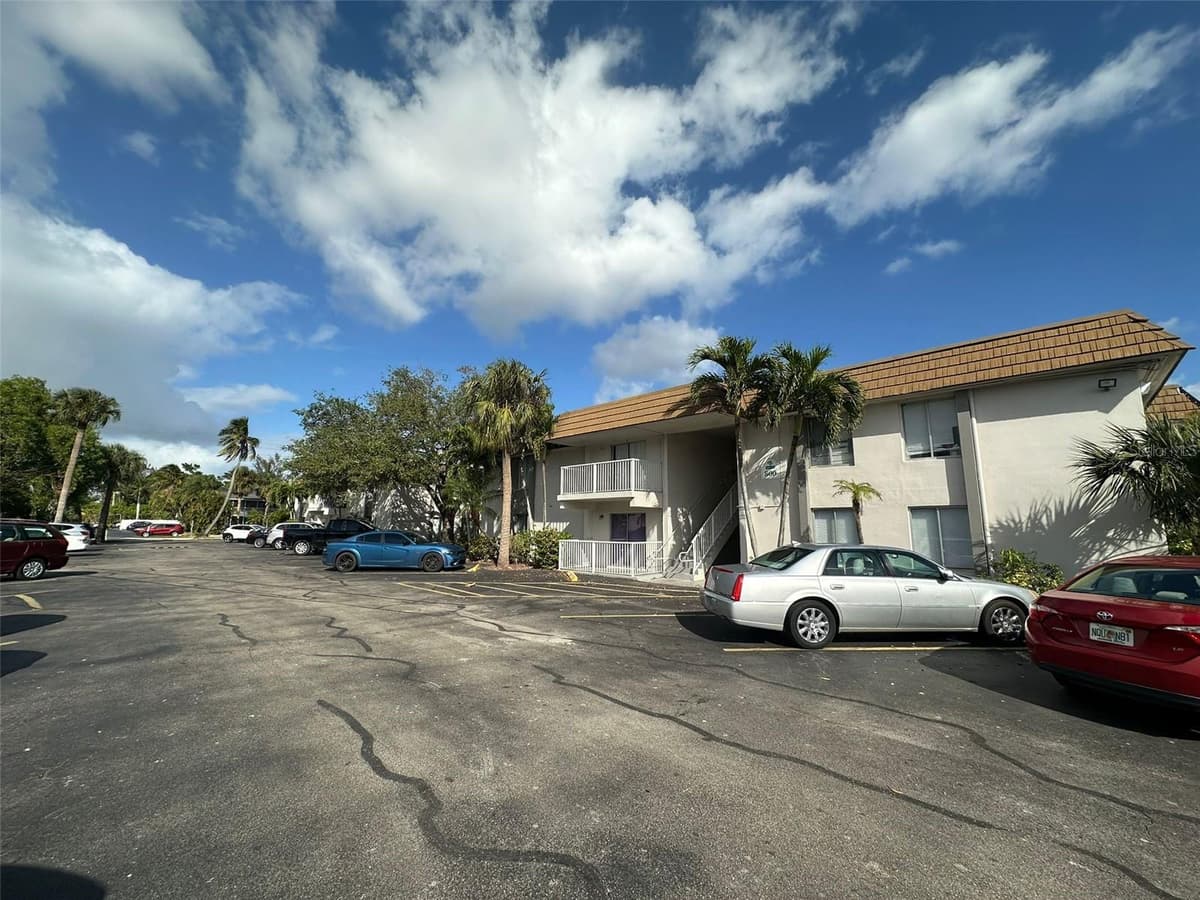 1830 MARAVILLA AVENUE — photo 30 of 65