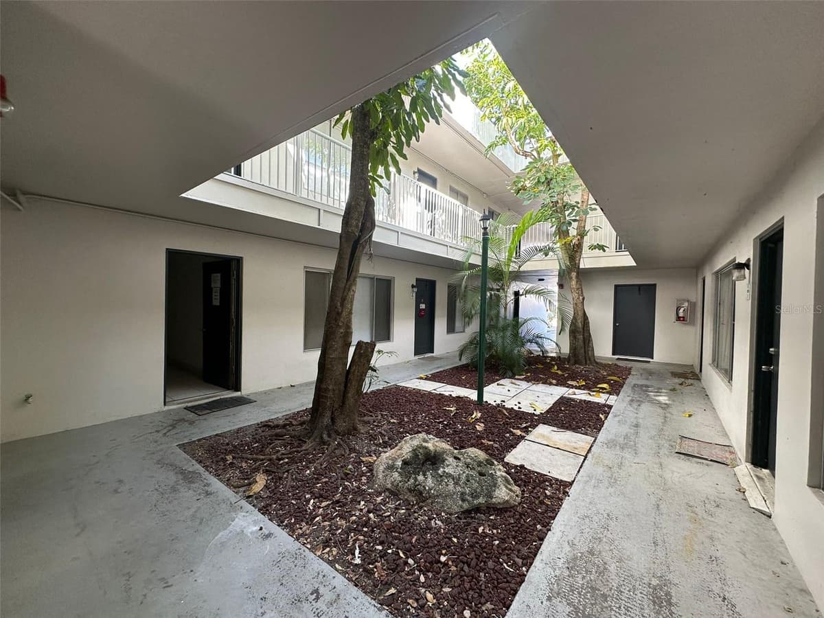 1830 MARAVILLA AVENUE — photo 40 of 65
