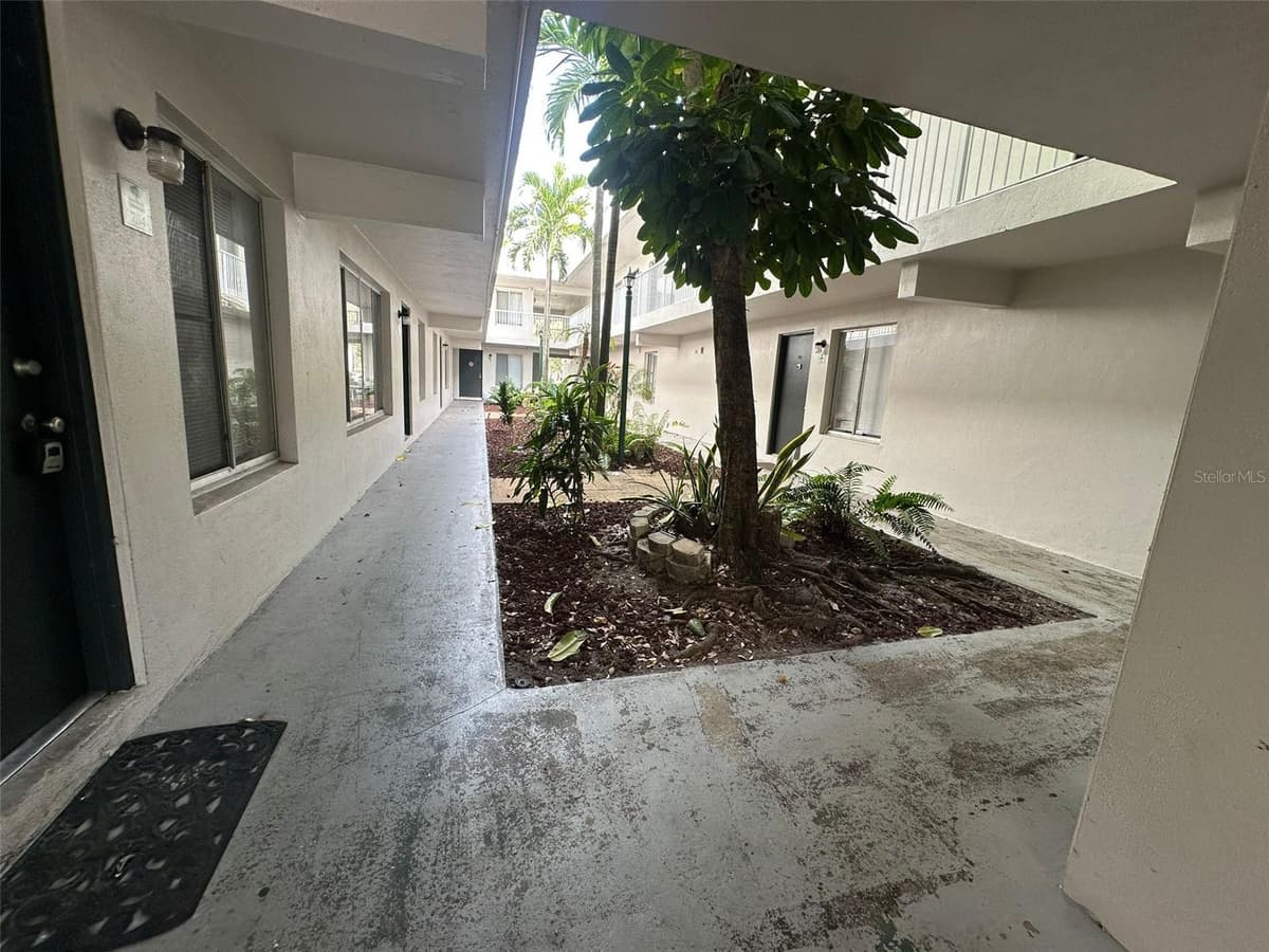 1830 MARAVILLA AVENUE — photo 49 of 65