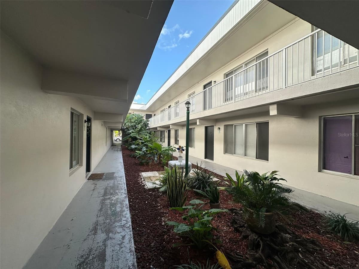 1830 MARAVILLA AVENUE — photo 45 of 65
