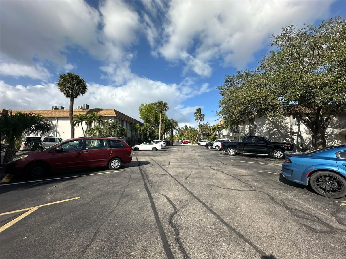 1830 MARAVILLA AVENUE — photo 32 of 65