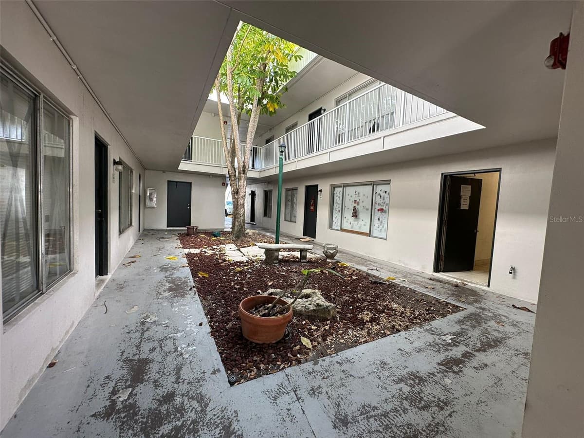 1830 MARAVILLA AVENUE — photo 62 of 65