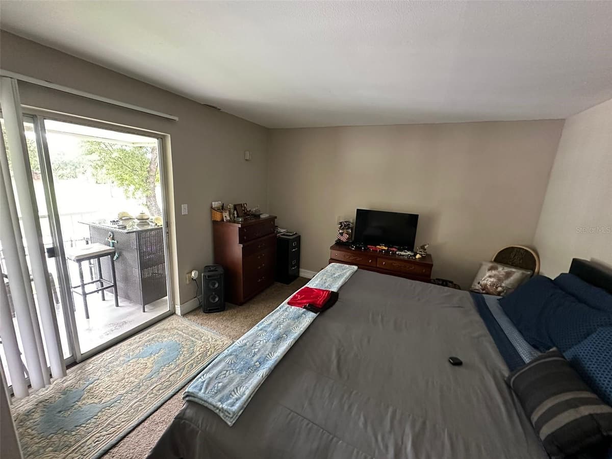 1830 MARAVILLA AVENUE — photo 10 of 35