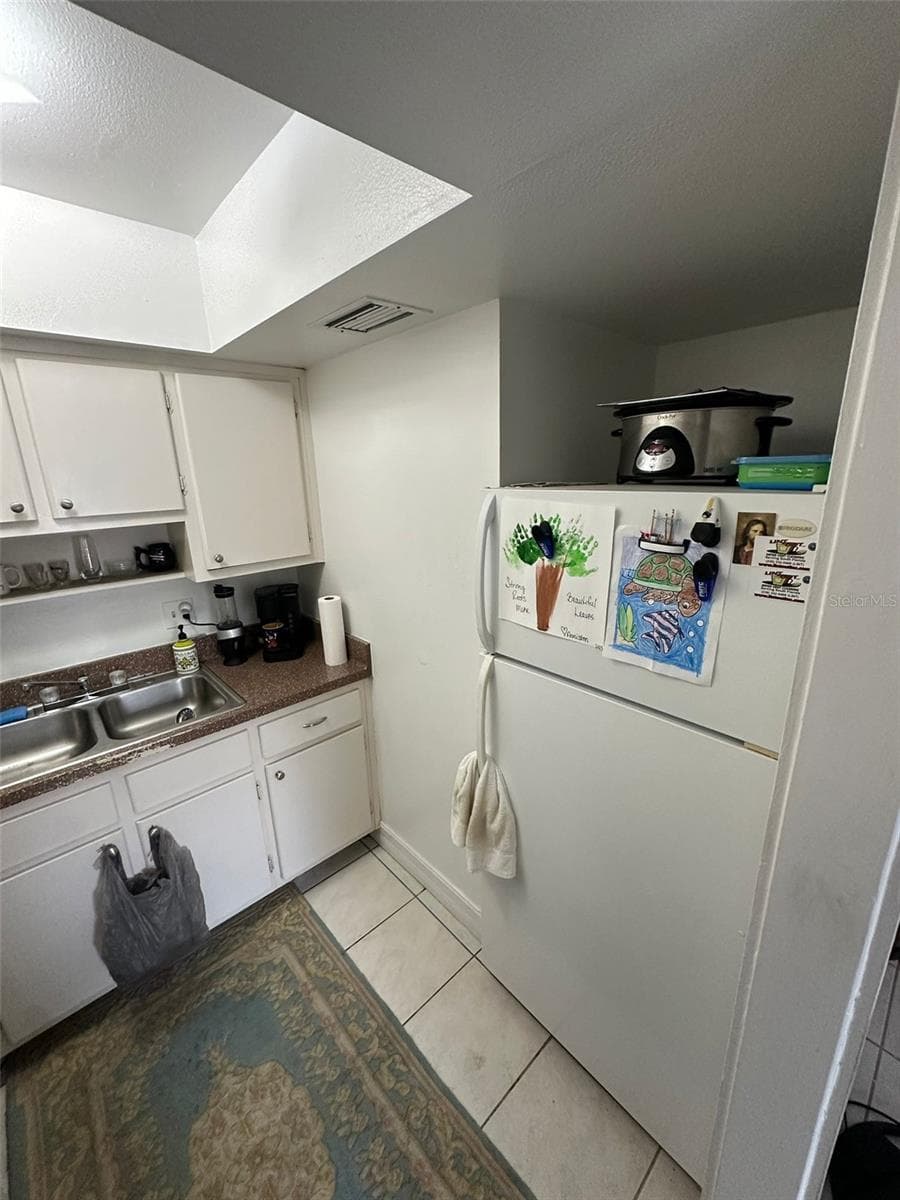 1830 MARAVILLA AVENUE — photo 7 of 35