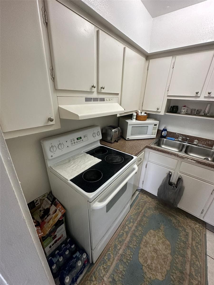 1830 MARAVILLA AVENUE — photo 8 of 35