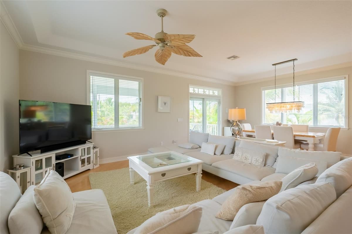 796 JACARANDA ROAD — photo 10 of 61