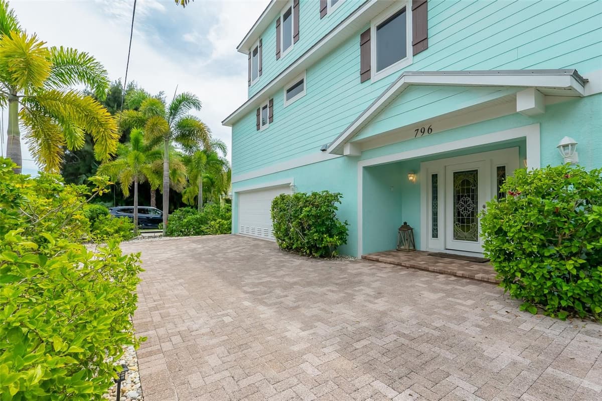 796 JACARANDA ROAD — photo 4 of 61