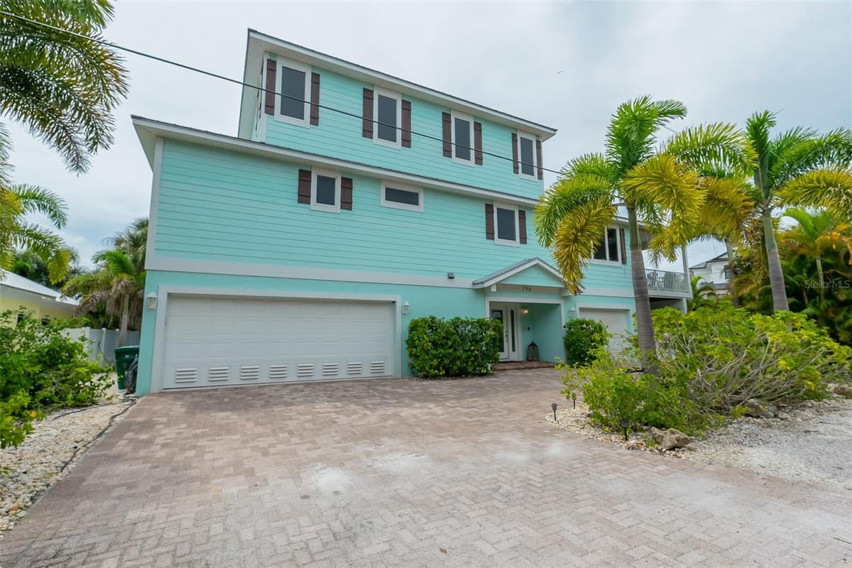 796 JACARANDA ROAD — photo 3 of 61