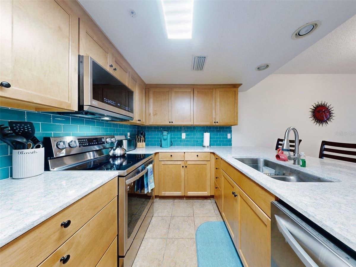 5300 ATLANTIC AVENUE — photo 7 of 35