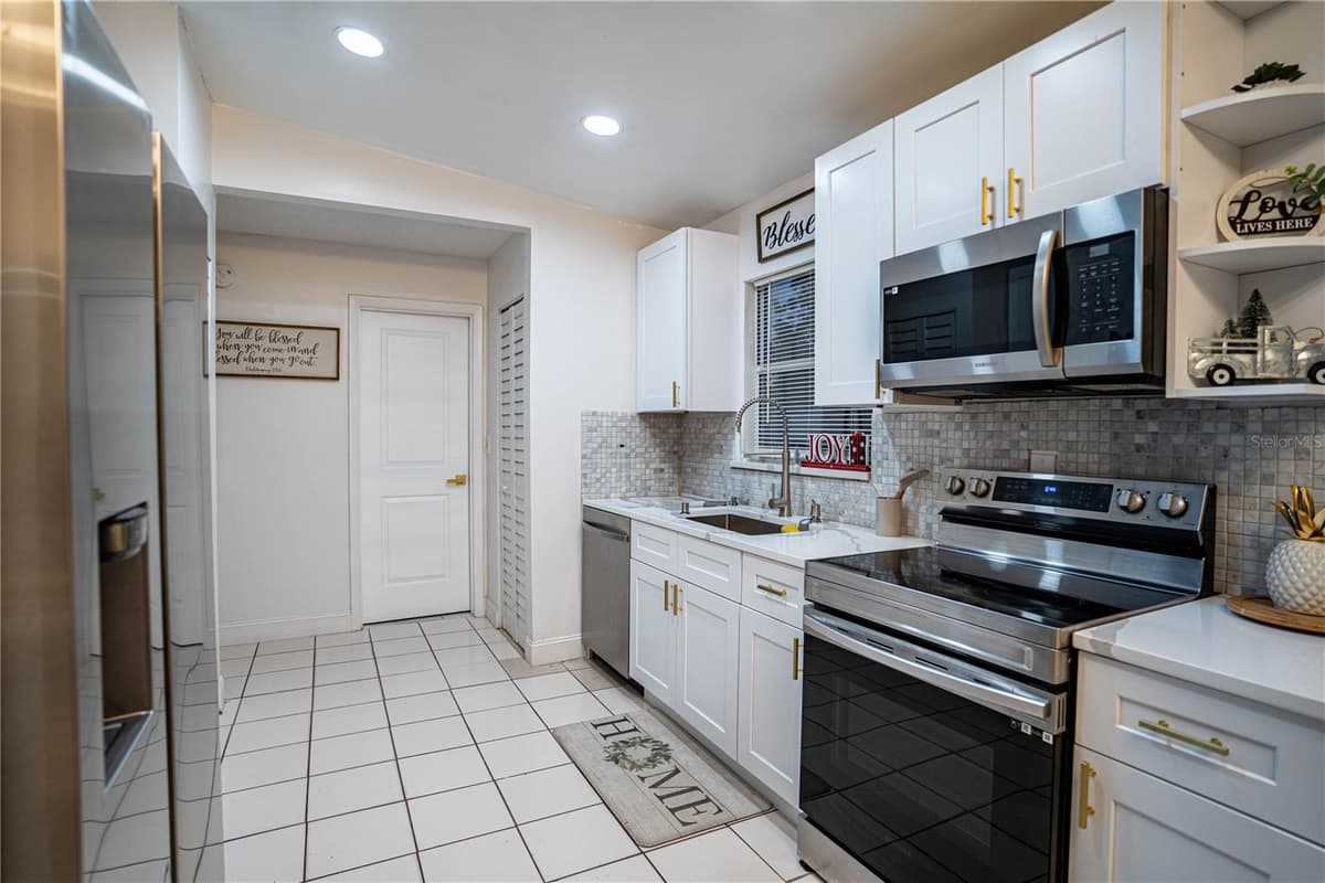 315 LAUDERDALE COURT — photo 5 of 53