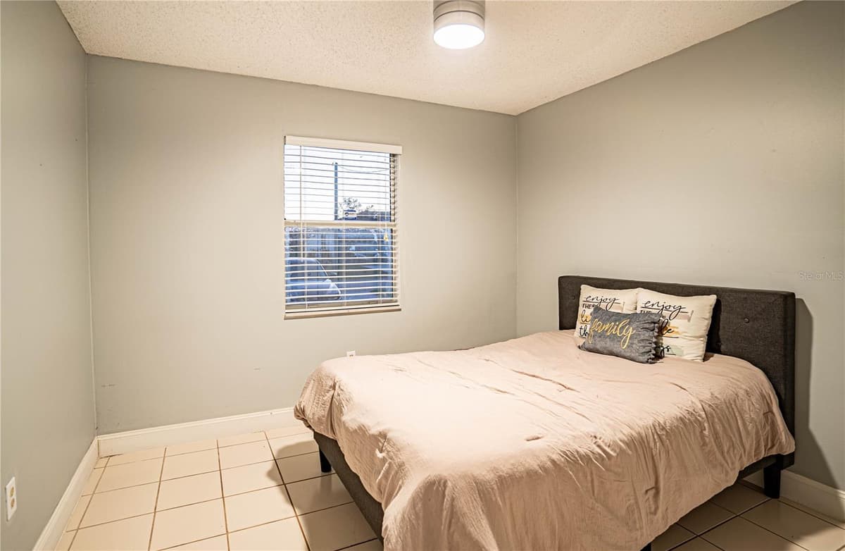 315 LAUDERDALE COURT — photo 18 of 53