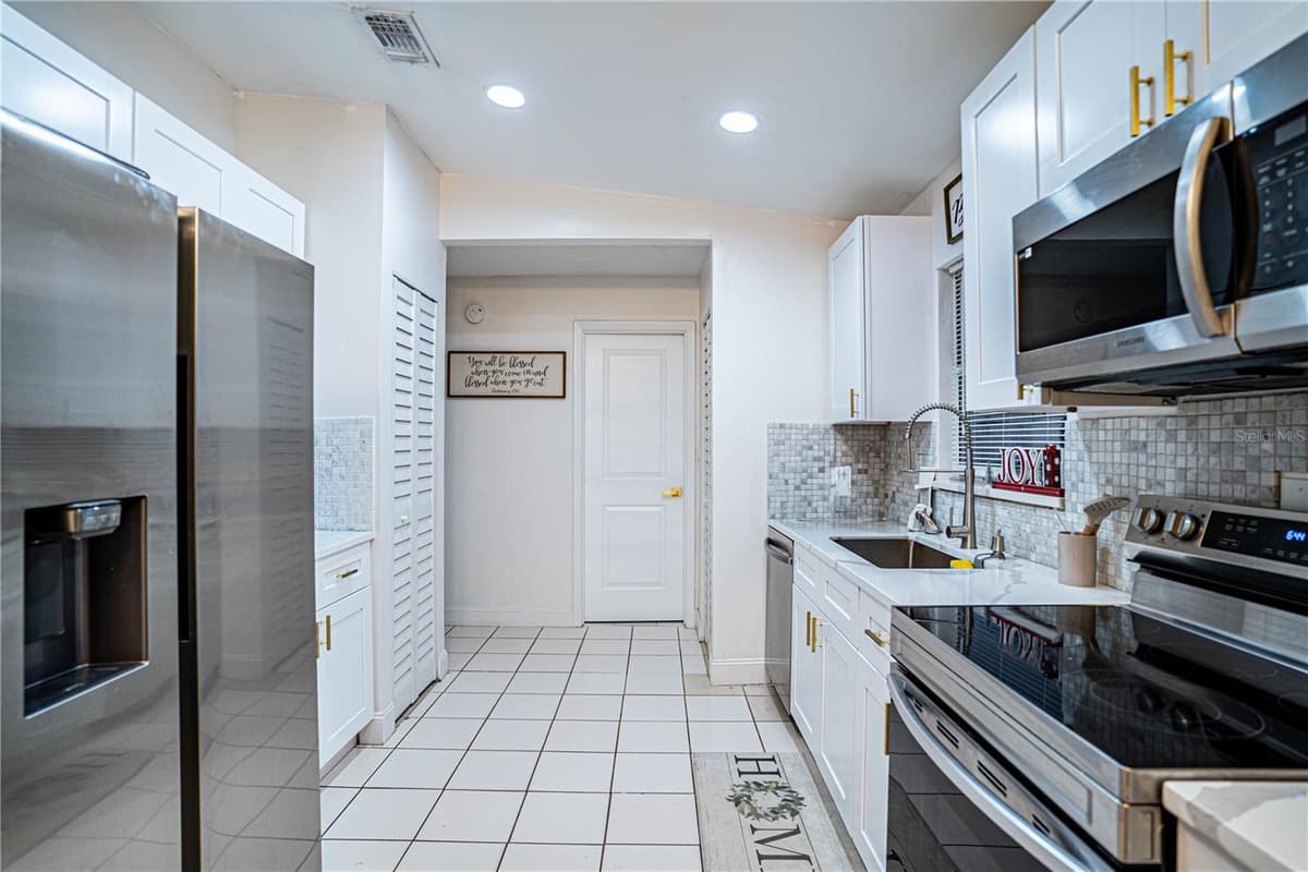 315 LAUDERDALE COURT — photo 6 of 53