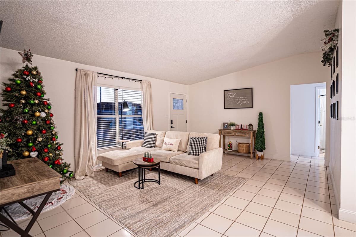315 LAUDERDALE COURT — photo 11 of 53