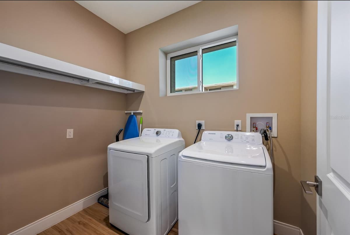 7482 BROOKLYN DRIVE — photo 9 of 28