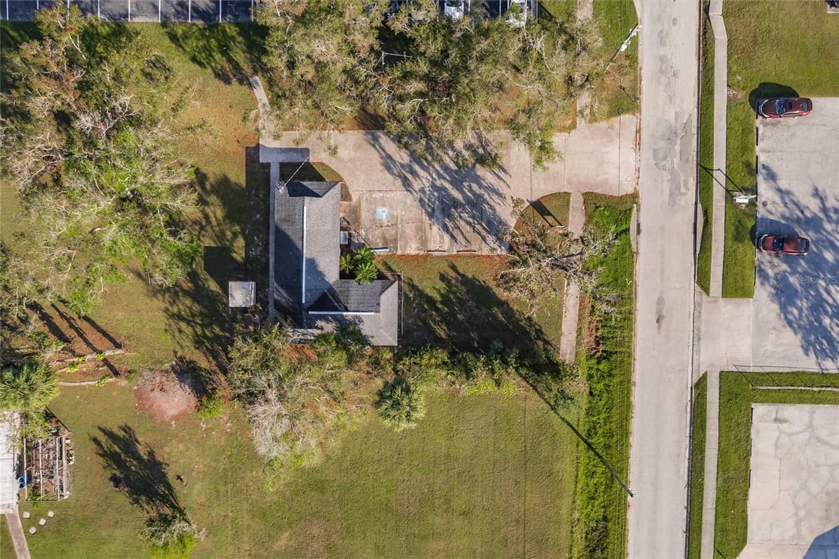 811 MILLS AVENUE — photo 5 of 21