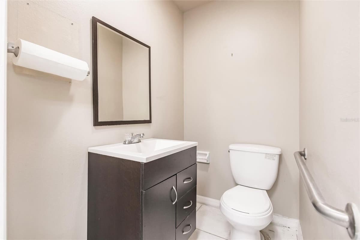 811 MILLS AVENUE — photo 15 of 21