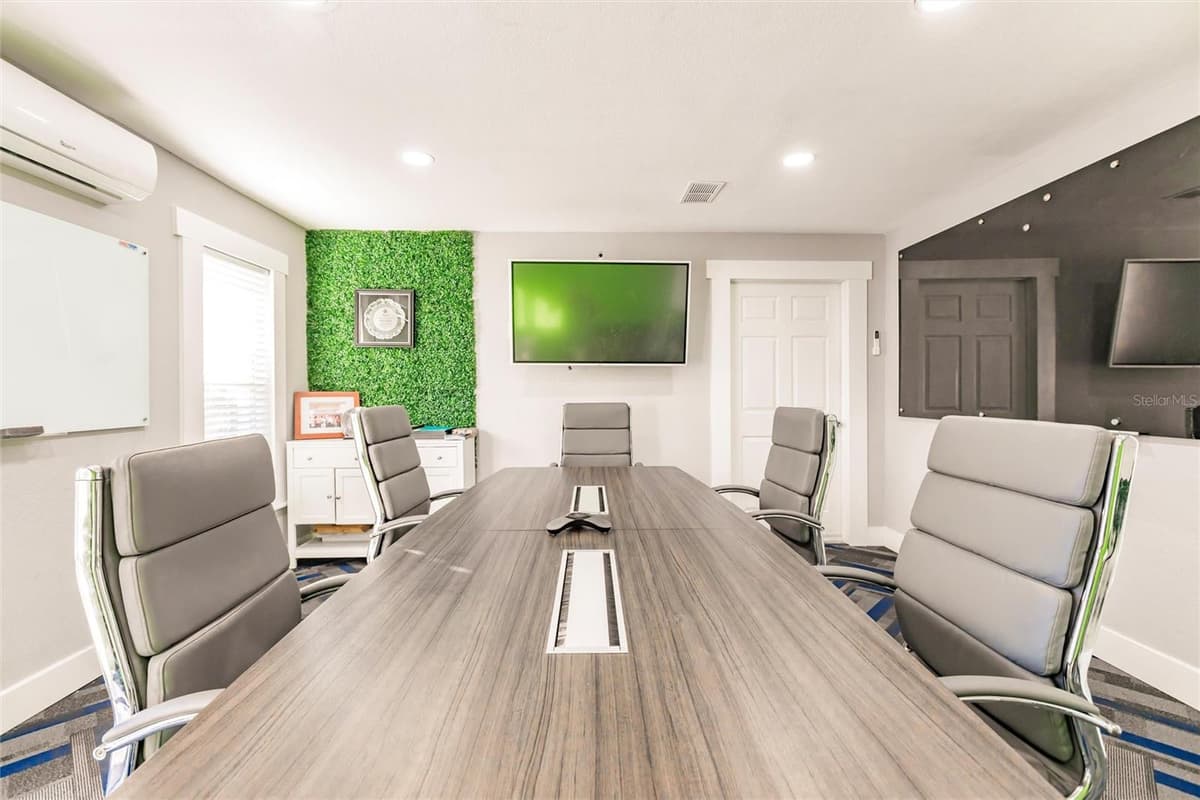 811 MILLS AVENUE — photo 7 of 21