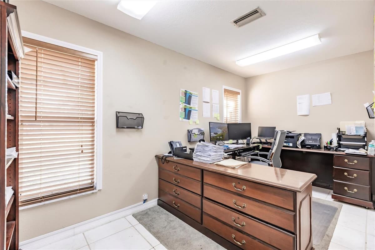 811 MILLS AVENUE — photo 17 of 21