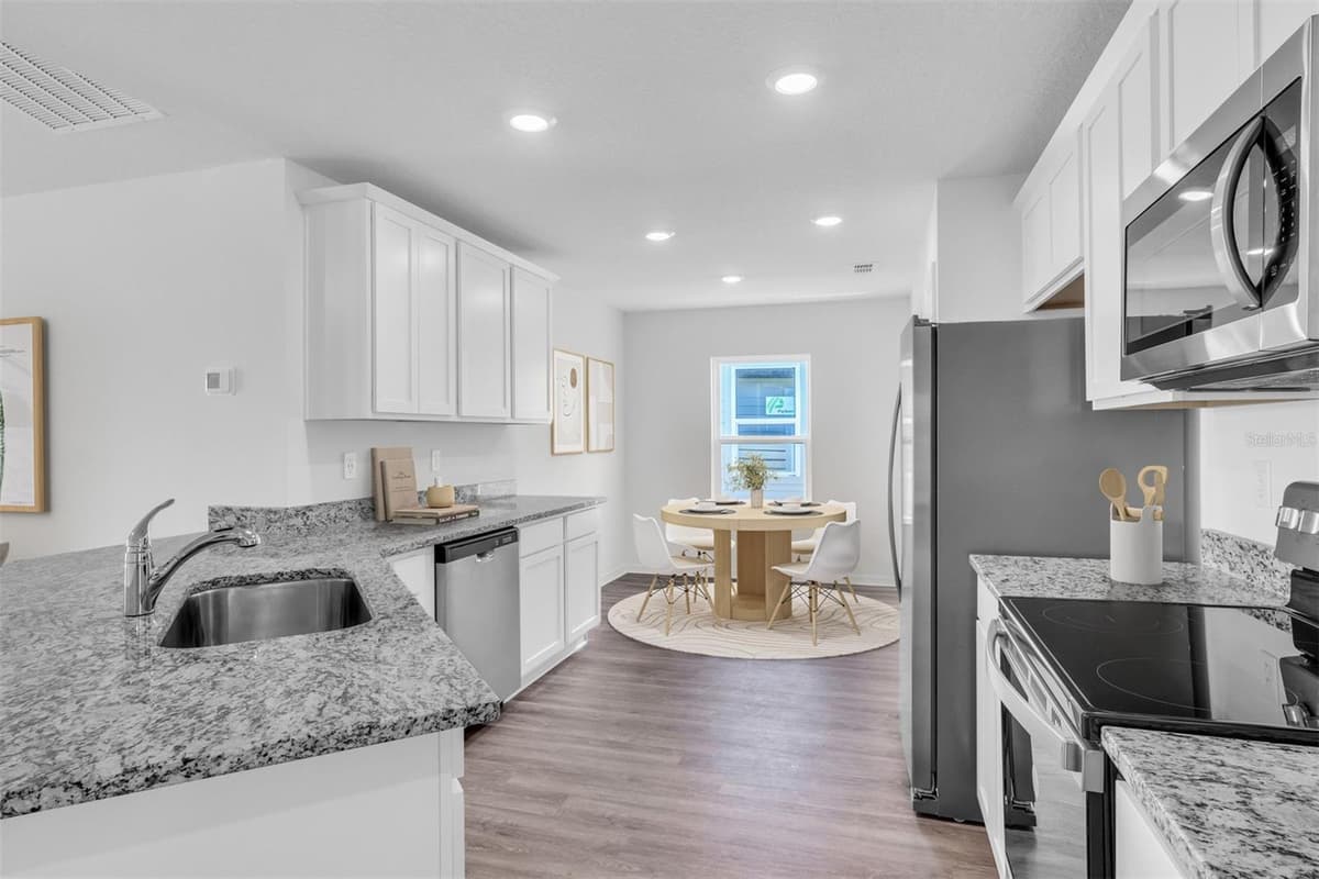 13 PRINCE ANTHONY LANE — photo 4 of 15