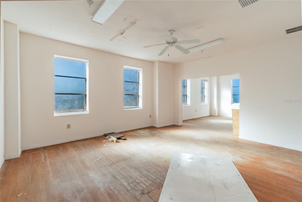 541 FLORIDA AVENUE — photo 16 of 80