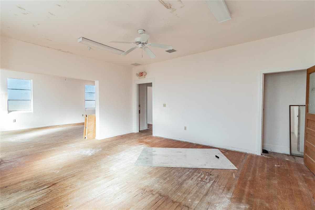 541 FLORIDA AVENUE — photo 15 of 80