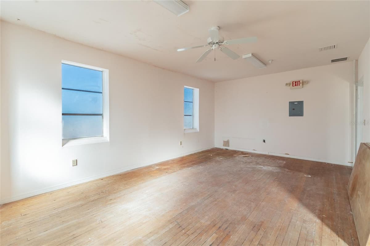 541 FLORIDA AVENUE — photo 14 of 80