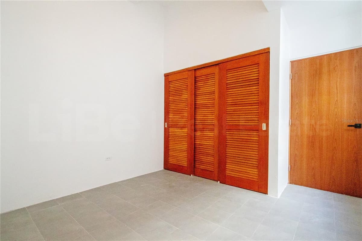 319 RECINTO SUR STREET — photo 10 of 12