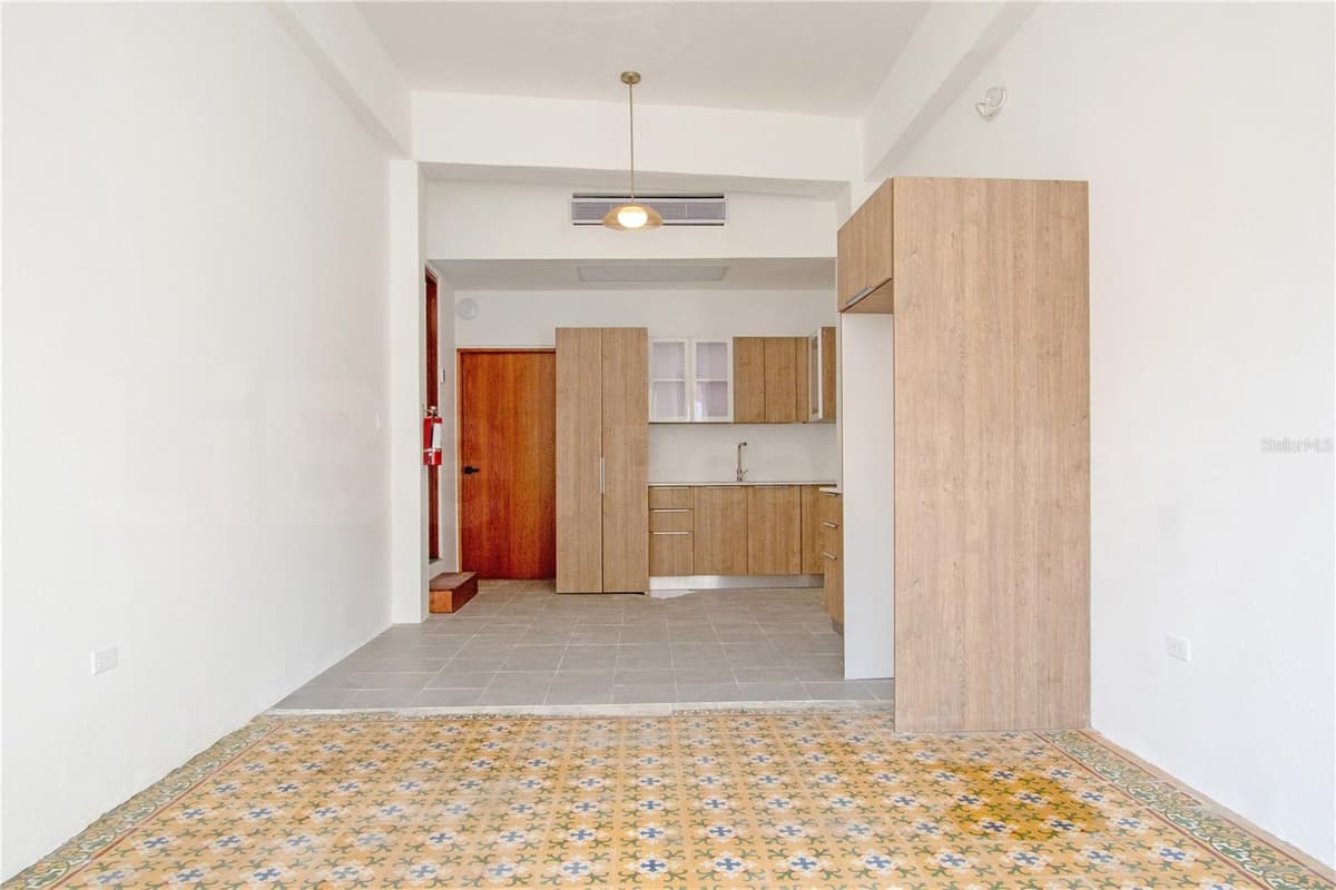 319 RECINTO SUR STREET — photo 5 of 12
