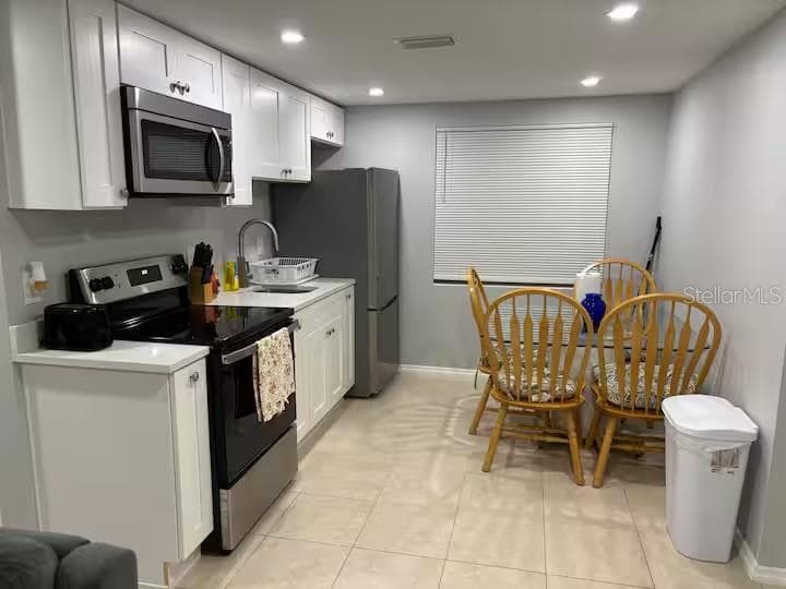 735 BERTREND STREET — photo 6 of 18