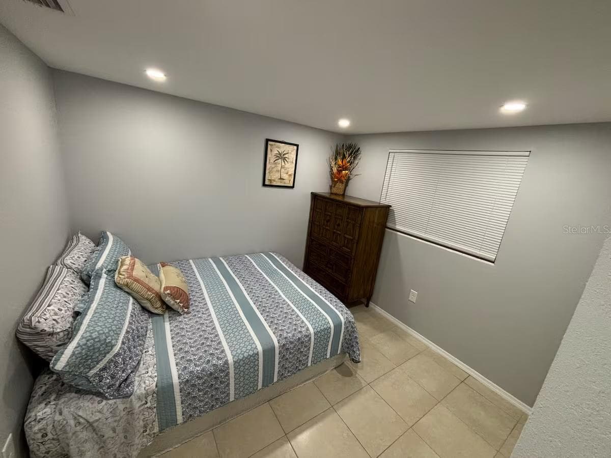 735 BERTREND STREET — photo 10 of 18