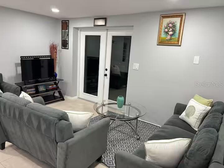 735 BERTREND STREET — photo 5 of 18