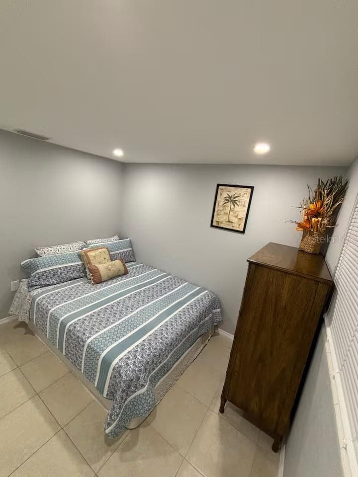 735 BERTREND STREET — photo 11 of 18
