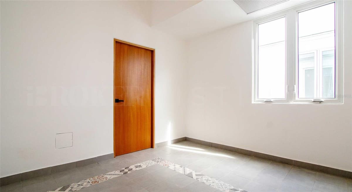 319 RECINTO SUR STREET — photo 9 of 15
