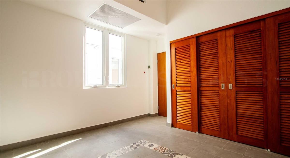 319 RECINTO SUR STREET — photo 8 of 15