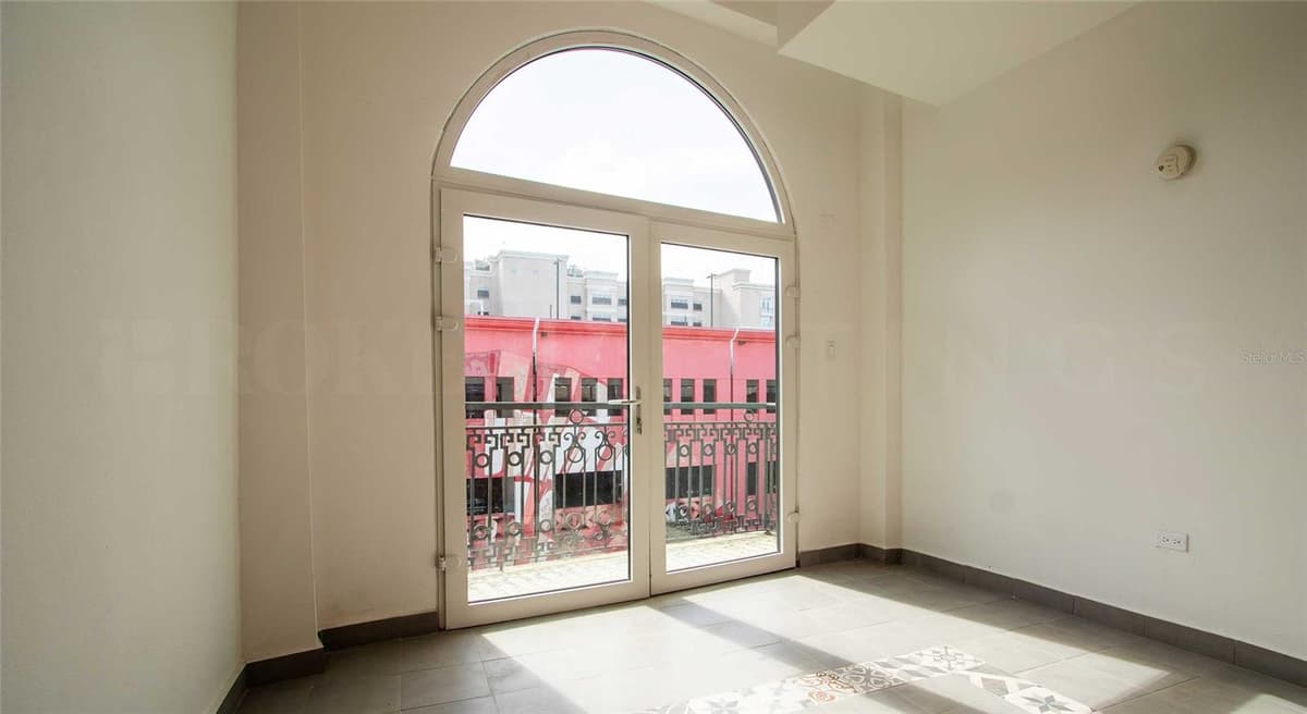 319 RECINTO SUR STREET — photo 4 of 15