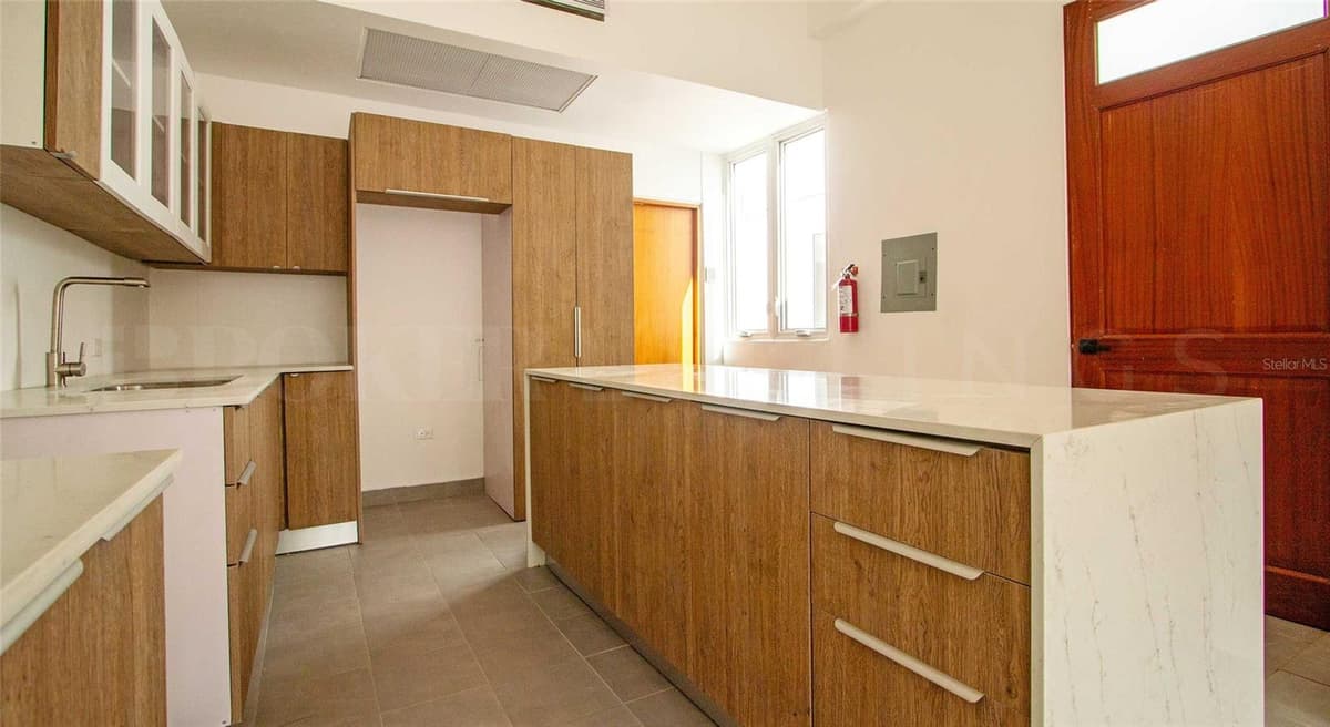 319 RECINTO SUR STREET — photo 10 of 15