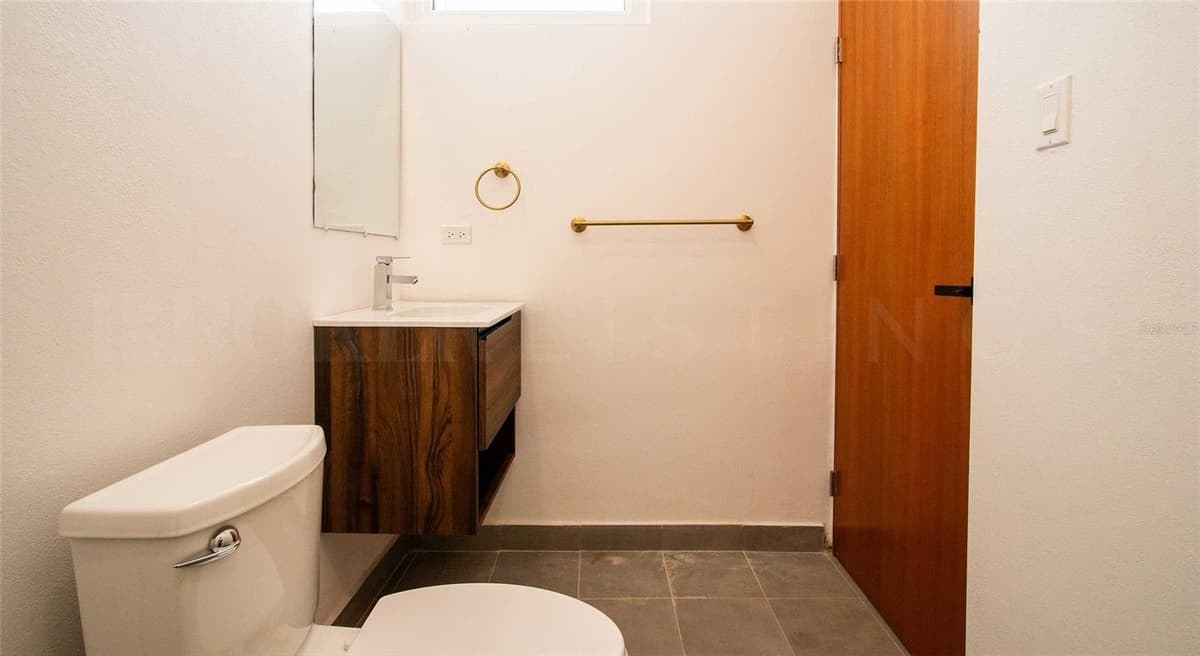319 RECINTO SUR STREET — photo 6 of 15