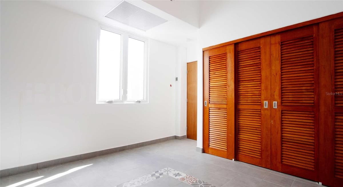 319 RECINTO SUR STREET — photo 5 of 12