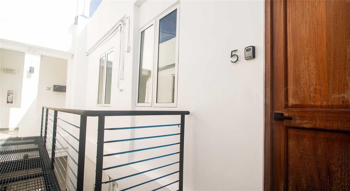319 RECINTO SUR STREET — photo 4 of 12