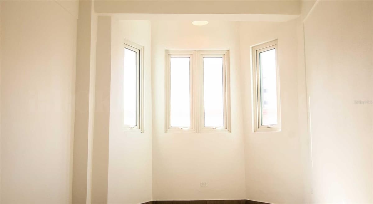 319 RECINTO SUR STREET — photo 10 of 12