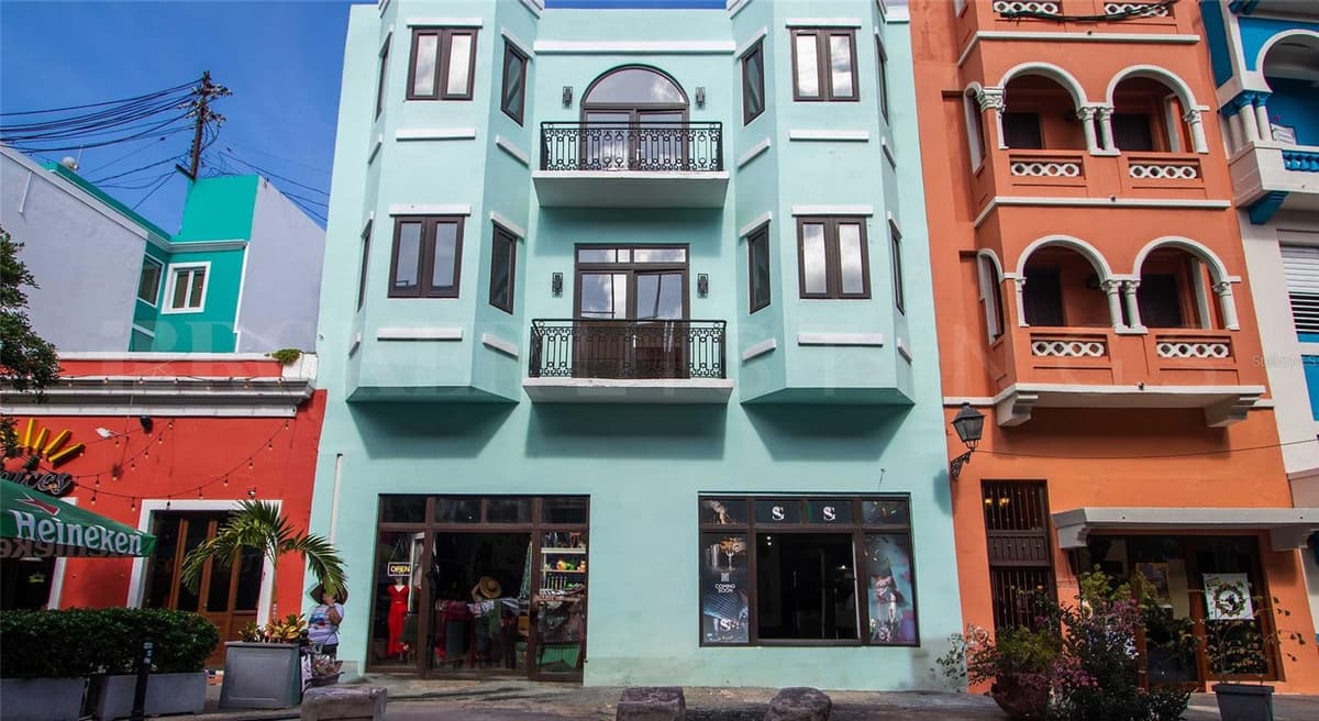 319 RECINTO SUR STREET — photo 1 of 12